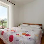 Haus Viktoria In Porec Mit Garten In Strandnaehe