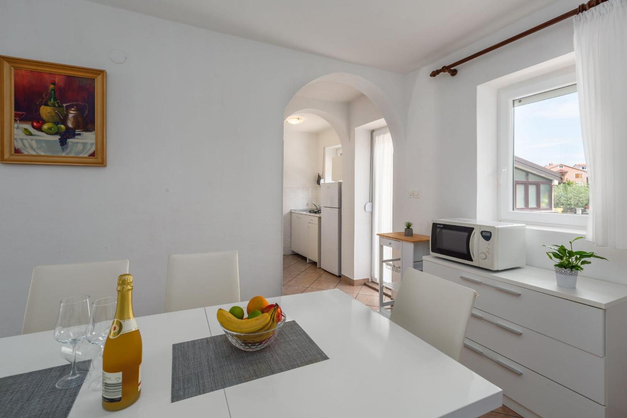 Haus Viktoria In Mit Garten In Strandnaehe Holiday home Porec