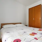 Haus Viktoria In Porec Mit Garten In Strandnaehe